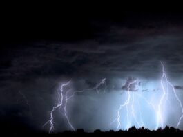 Onduleur et appareils électroniques : coup de foudre assuré pour parer aux orages